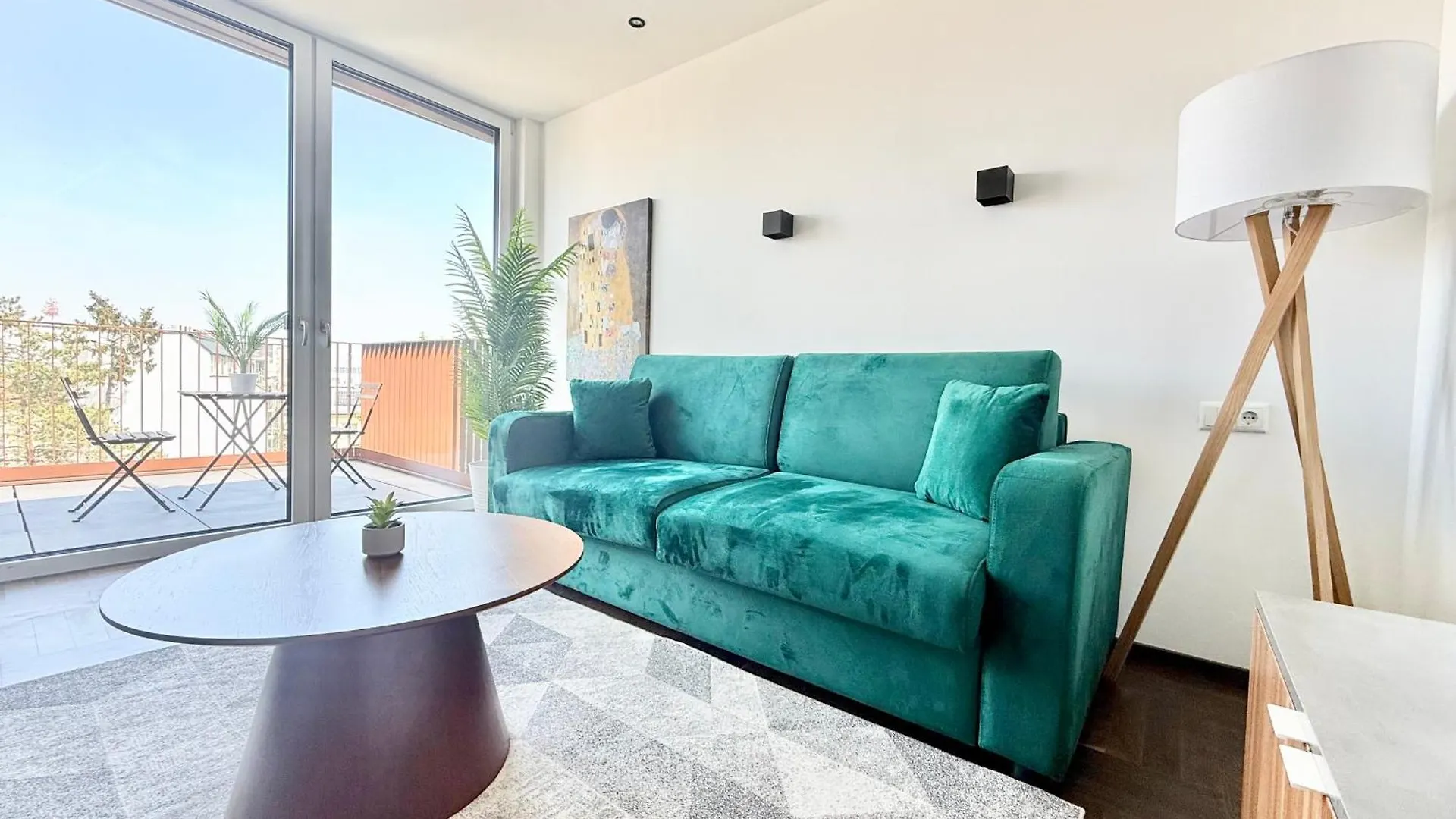 Penthouse Wien Mit Parkplatz Und Balkon Apartment Vienna