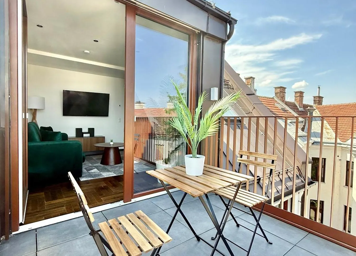 Apartment Penthouse Wien Mit Parkplatz Und Balkon Austria