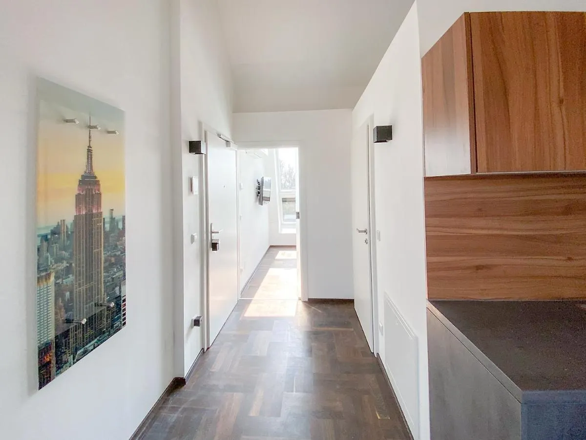 Penthouse Wien Mit Parkplatz Und Balkon דירה