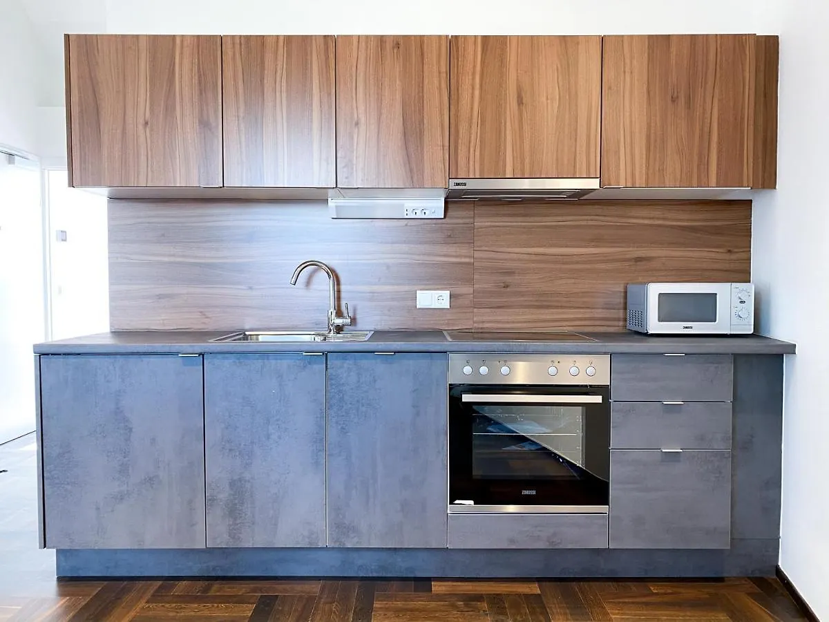 Penthouse Wien Mit Parkplatz Und Balkon 0*, וינה