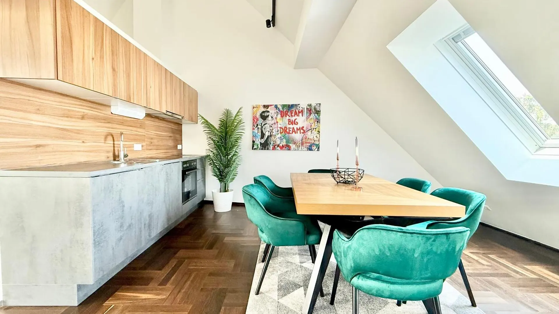 Penthouse Wien Mit Parkplatz Und Balkon