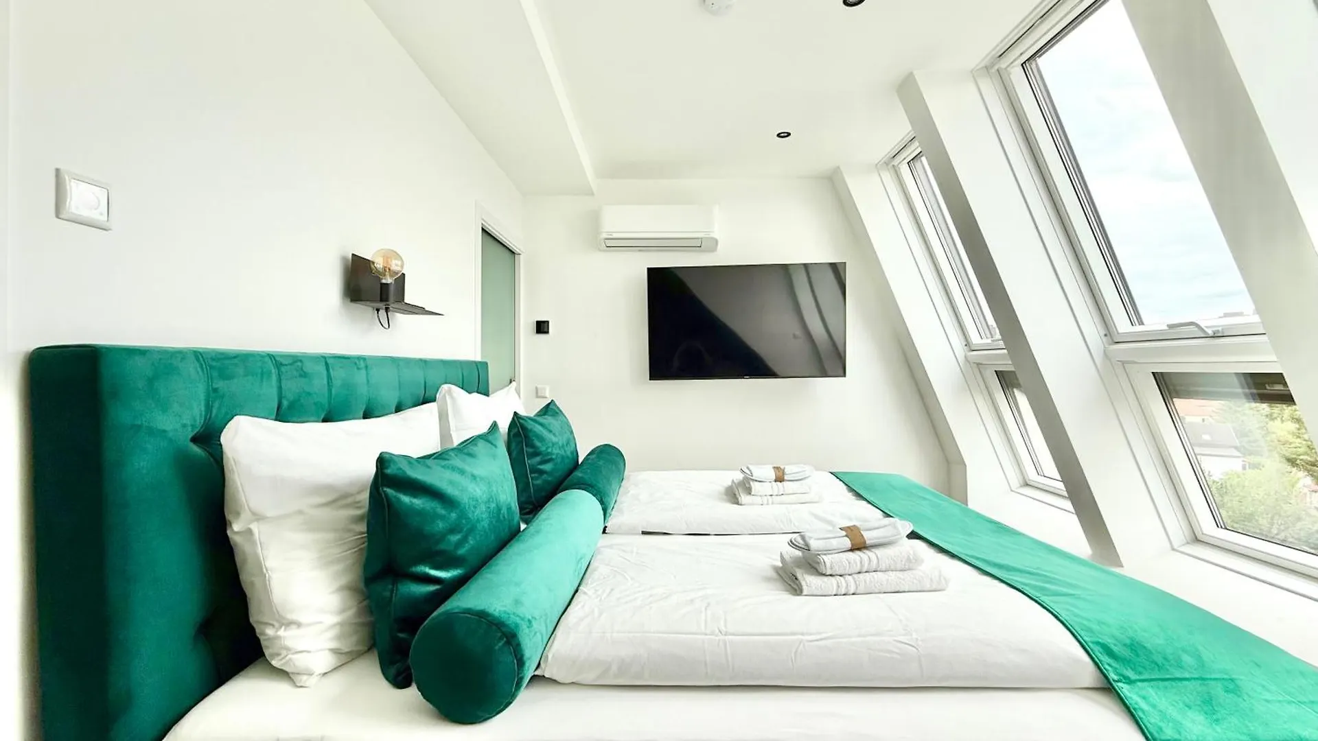 Penthouse Wien Mit Parkplatz Und Balkon אוסטריה